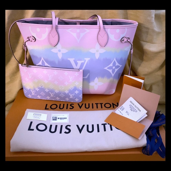 Louis Vuitton Handbags - NEW Louis Vuitton Escale Neverfull MM with pouch